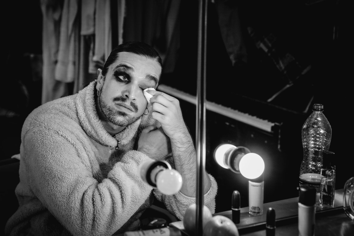 Have a sneak peak behind the scenes with company dancer Miguel Altunaga Jr. who took some beautiful shots of the cast getting into character for Aisha and Abhaya. Make up for this production is generously supported by Mac. Thank you to @MACcosmetics! 👉 rambert.org.uk/explore/news-a…