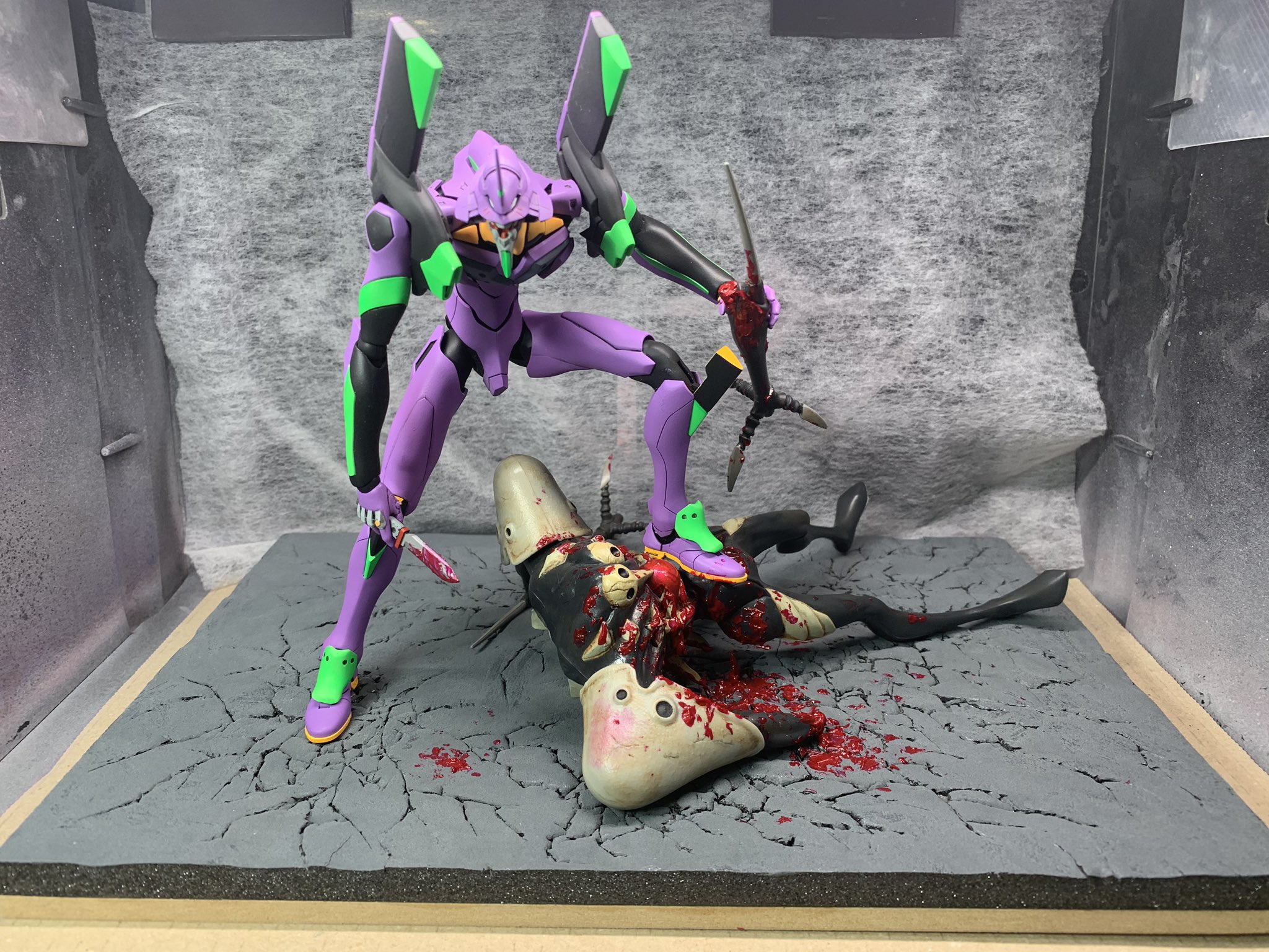 Ririwo R Pleasure 壽屋 エヴァンゲリオン 初号機 Tv Ver 完成 血の色も落ち着いて良い感じ さて次は覚醒版も塗装に入ります エヴァンゲリオン T Co Umwbfh0aqj Twitter