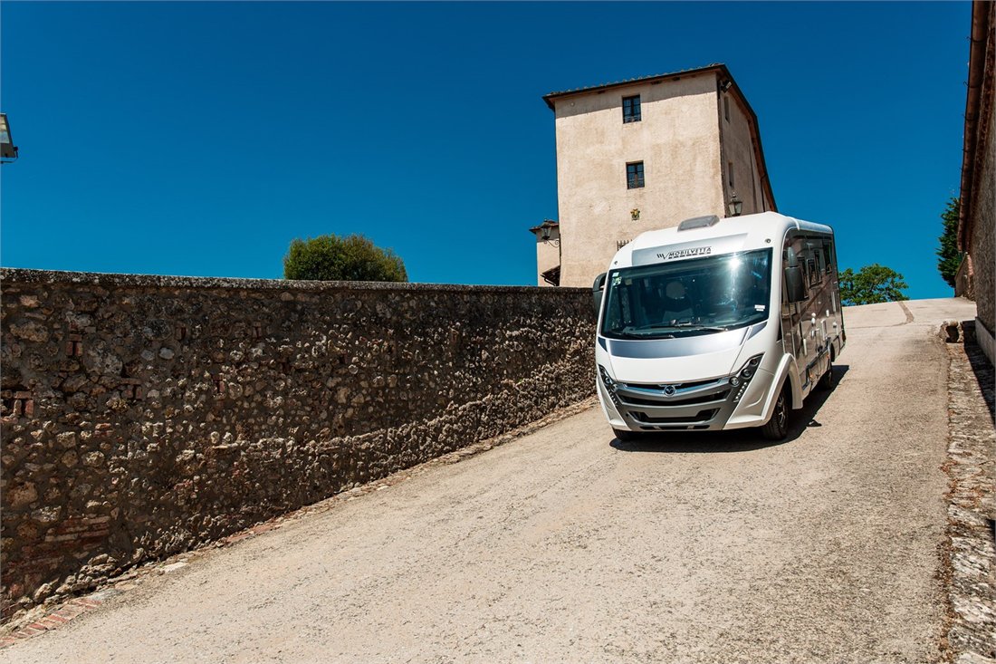VIAJE EN AUTOCARAVANA POR GALICIA🚐
Aquila tu autocaravana en el siguiente enlace y disfruta de los mejores parajes gallegos: caravanasmallon.com/disponibilidad… 
Recomendaciones:
- Playa de las Catedrales
- Ruta de los Faros
- Fragas del Eume
- Combarro
- Ribeira Sacra
- Termas de Ourense