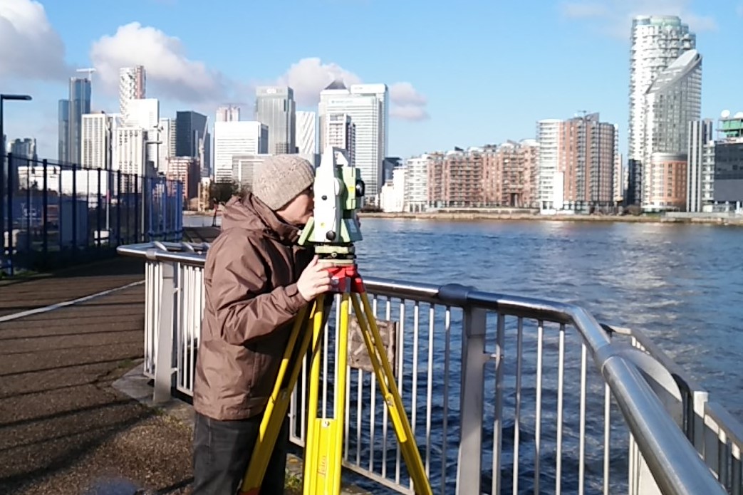 Looking out for summer around the corner.
Luckily we found a sunny day to carry out our survey to help <a href="/AVRLondon/">AVR London</a> with their verifed views. #verifiedviews #survey