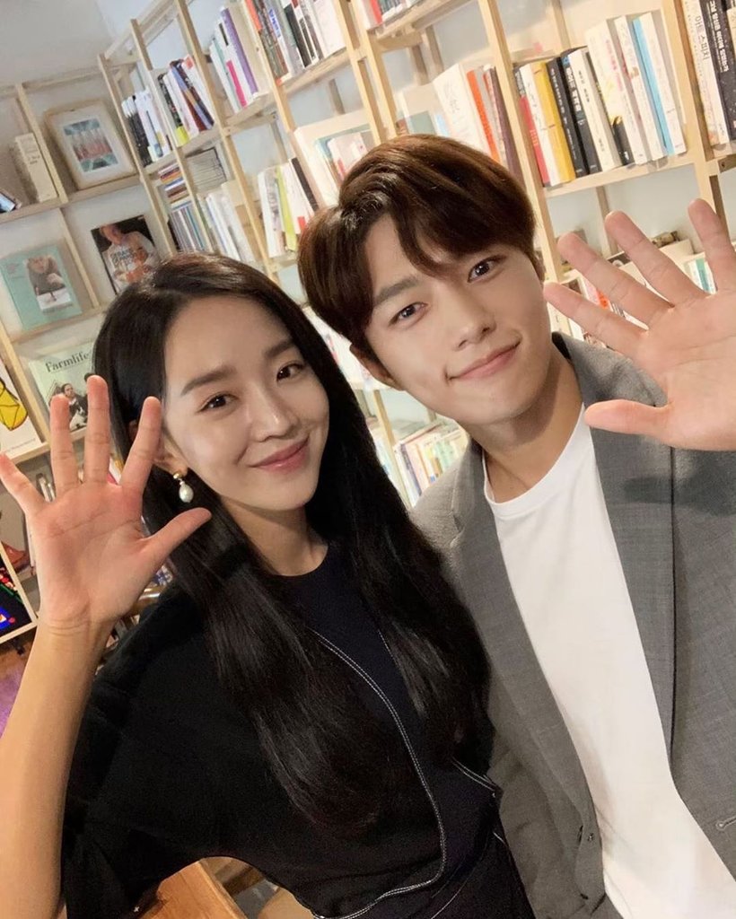 Yeonseo_hoaRP's tweet photo. Based on the news we already have 33 positive patients of COVID-19  kaya guys  mag- ingat  kayong lahat,  always wash hands at prayers narin para sa mga natamaan ng virus at para hindi na dumami ang cases na meron ito🙏🏻 https://t.co/ZJbJFN2qcQ