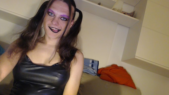 😍😍😍😍😍😍 Bin ne bume bimbo! zu dumm f&uuml;r alles machs es bitte f&uuml;r mich!  Creme, dann die pumpen! https://t<a href="/tag/manyvids"class="tags"><span>#manyvids</span></a>