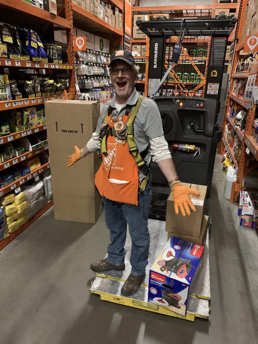 RyanReichelder2's tweet photo. @HapCloutier @HomeDepot @CampSweenScott @kstolie @jennkbauer Gotta add this photo! https://t.co/TdPwIerBz9
