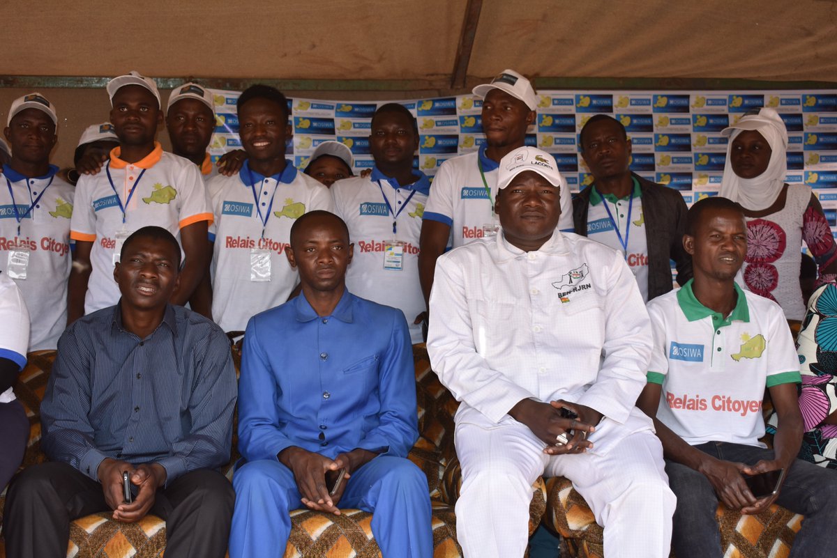 OMojedec's tweet photo. cérémonie officielle de lancement de la caravane de mobilisation porte à porte des jeunes sur l’enrôlement biométrique ,présidée par le Président de la #CNDH_Niger dans le cadre du projet Action pour la transparence des élections : les jeunes s’engagent
@OMojedec
 
@OSIWA1 https://t.co/hRhzHseOIs