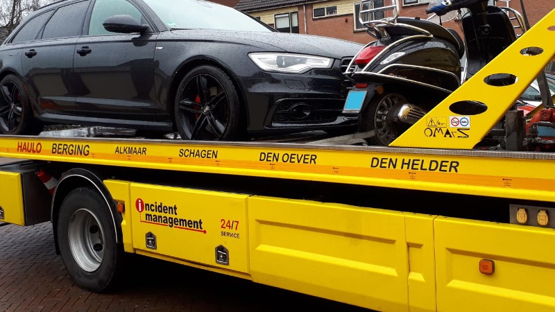 Politie doet inval bij woning Alkmaar vanwege witwassen..