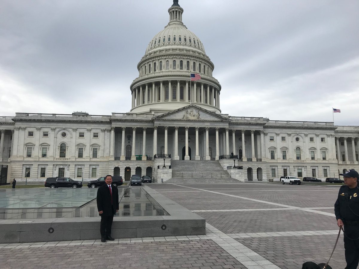 APWAMarty's tweet photo. ๐๐ฟ๐ท๐ฟโโ๏ธ๐ท๐ผโโ๏ธAPWA Board member Vic Bienes of San Diego meets with Michael Perez (Rep. Susan Davis-CA)...then hustling to a meeting on the Senate side with the office of Sen. Kamala Harris (CA) @APWAGovAffairs @APWATWEETS @APWASanDiego https://t.co/LbvIsNVlwt