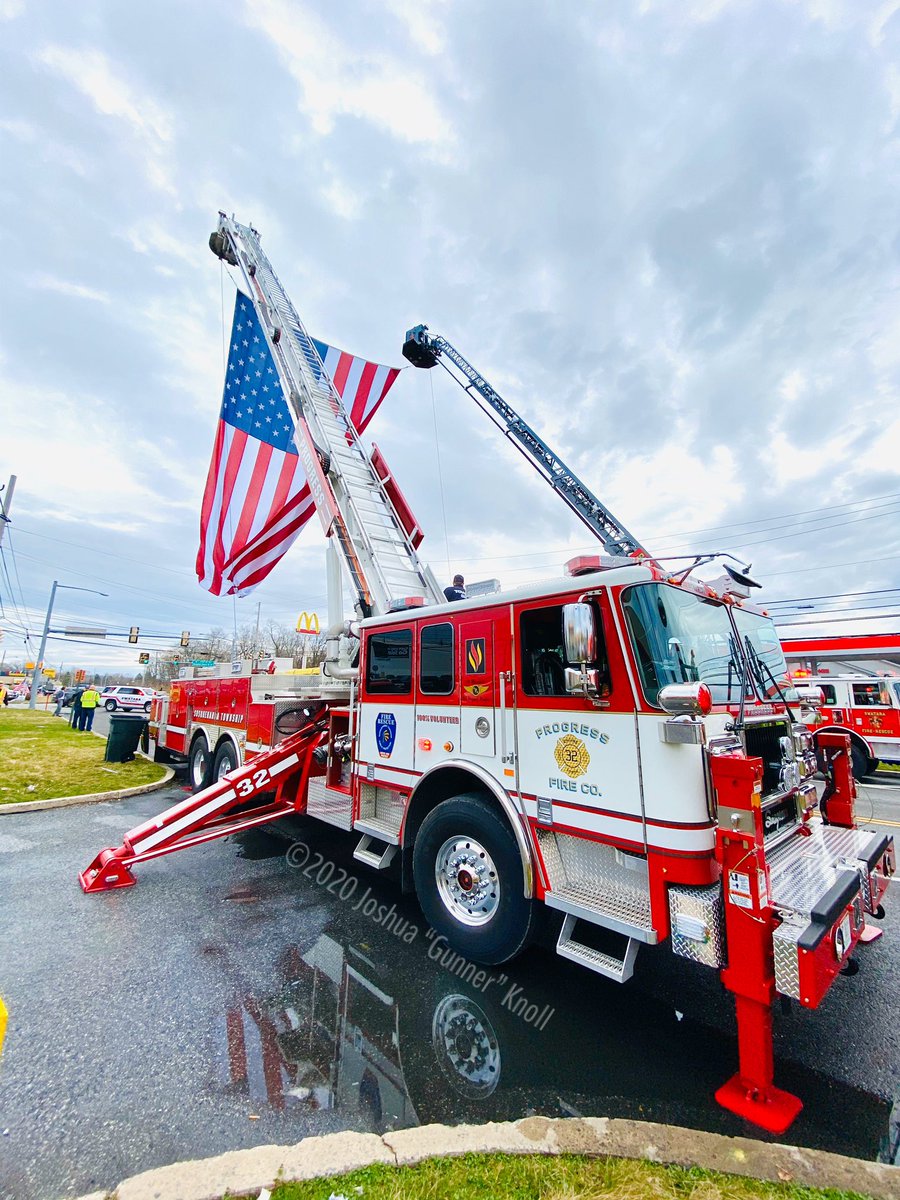 2GuysFRP's tweet photo. @ProgressFire32 Setting up the Flag along with @SwataraFire49 For fallen firefighter Jerome Guies. #RIP https://t.co/bR6zEziW2A