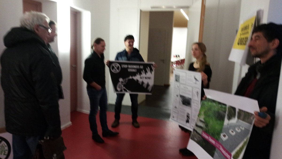 xr_eberswalde's tweet photo. Gleich geht es in Eberswalde um die Ebert-Wiese

Bürgerbildungszentrum Amadeu Antonio 

Es droht die Bebauung einer der wenigen Grünflächen in Eberswalde Mitte

@mein_eberswalde @hneeberswalde @f4f_ew @Freifunk_EW  @XRBerlin @FFF_Berlin @FridayForFuture  @ExtinctionR_DE https://t.co/Dk6duvMo3a