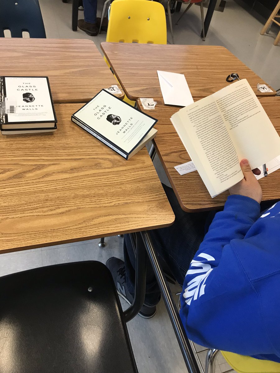 HannMarissa's tweet photo. Seniors doing a station quote analysis activity on The Glass Castle. #ilovestations #onourway @CoosaHighSchool https://t.co/gMp5kECLwG