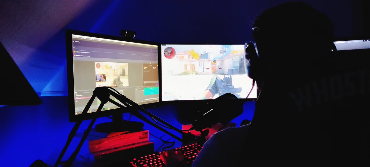 StylohBe's tweet photo. A room with a view 😎
@Adshot_io @KingsSystem
______________________________
#WhoStoleMyStylo #twitch #Streamer #instagaming #logo #twitchbe #Aoc #HyperX #Røde #Corsair #Triplemonitor #Obs #influencer #Warzone #Adshot #CallOfDuty https://t.co/JNXT3mEHqc