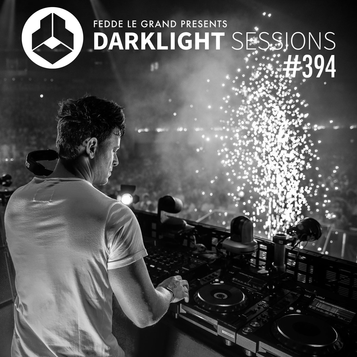 Stop whatever you're doing to go and listen to the newest Darklight Sessions episode 😎Number 394 is out there! FeddeLeGrand.lnk.to/DarklightSessi…