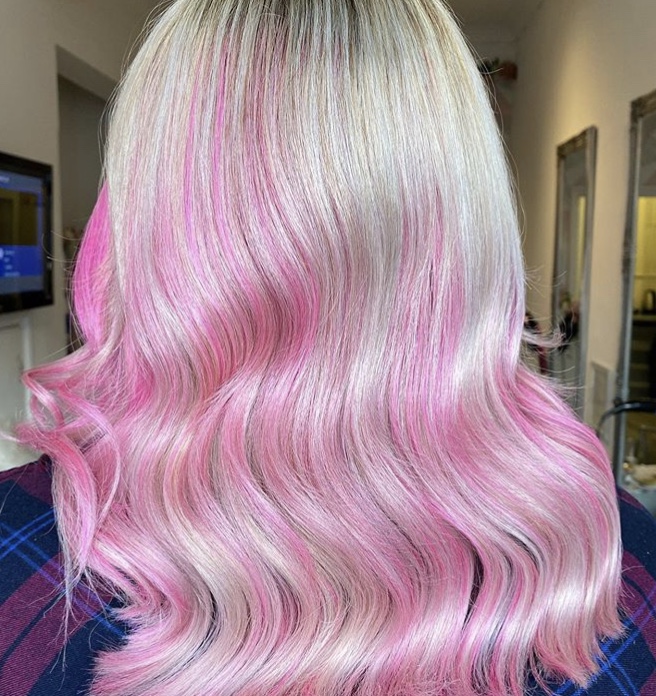 Adding a pop of colour to your day with this magnificent look by @oliviarodwayhair, channeling all our pink dreams to create these flawless results. 

#asp #asphair #pinkhair #hotd #instaworthyhair #hairdressing #hair