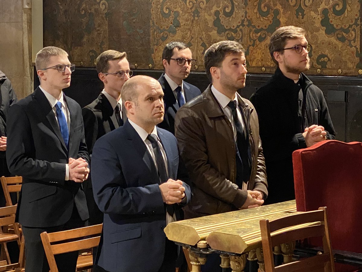 JasnaGoraNews's tweet photo. Początek drogi w Towarzystwie św. Franciszka Salezego powierzyli #MatkaBoża na #JasnaGóra nowicjusze.@Salezjanie_PL  to zgromadzenie zakonne, założone przez św. Jana Bosko, którego charyzmatem jest ewangelizacja i wychowanie młodzieży https://t.co/GhmwNHzCAl