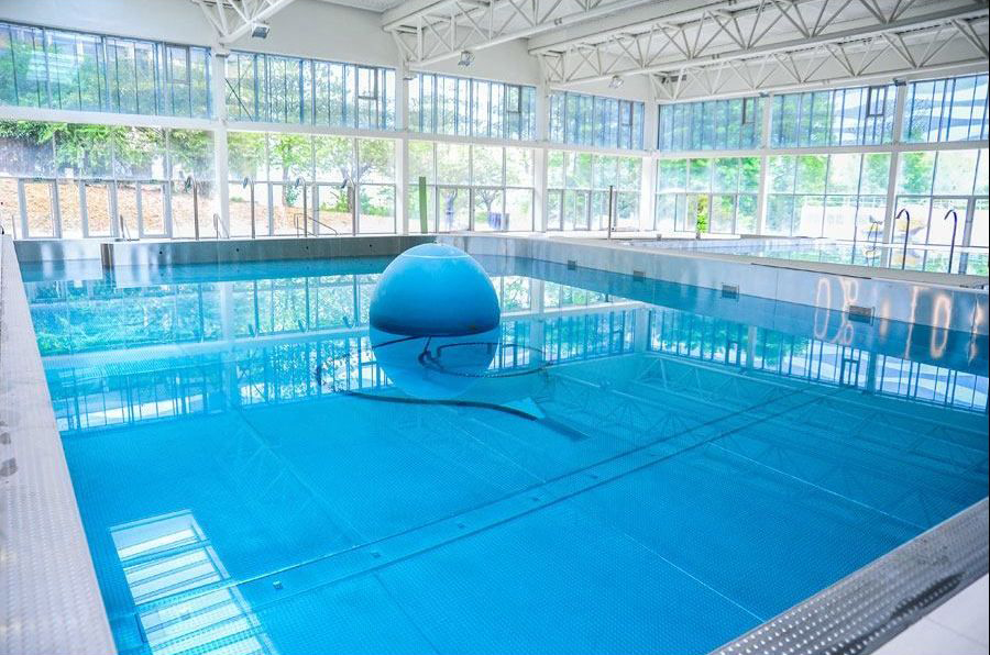 🌊 LES NYMPHÉAS 🌊 
Venez prendre le large à Noisy-le-Grand dans le centre aquatique les Nymphéas ! Profitez du bassin avec boule à vagues, cols de cygne et geyser pour un moment fun en famille. ow.ly/ILDJ50yHLKa