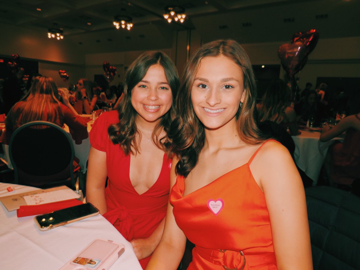 AlphaPhiMU's tweet photo. What a successful Red Dress Gala!! We raised over $31,000 from friends &amp; family. Thank you all for your donations &amp; support! Our hearts love yours!! #reddressgala #momsweekend #alphaphigammanu #alphaphimu https://t.co/tr5avzL0Oi