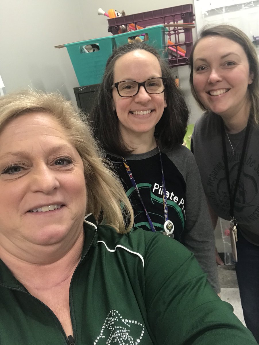TraceySchlicht1's tweet photo. Pirate Proud!!! Wearing out Pirate green! #ppcd32 https://t.co/vbkVO2qjYC
