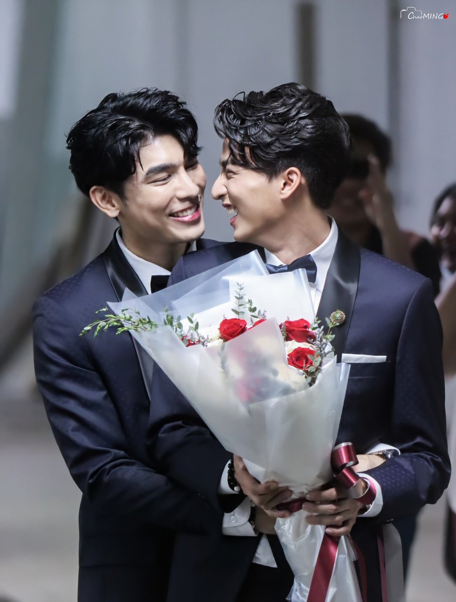 CharMING300K's tweet photo. ขอให้ความสุขอยู่คู่กับทั้ง 2 คนไปนานๆนะคะ
เป็นรอยยิ้มของกันและกัน เป็นความสุขของกันและกันนะคะ
#HoweAwards2019 
#HoweAwardsxMG
#หวานใจมิวกลัฟ https://t.co/UAKm3mFDru