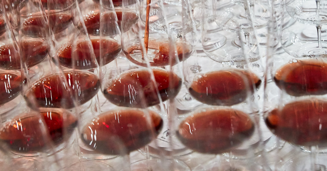 EatLocalGuide's tweet image. A Vintage Bash for All Things Burgundy dlvr.it/RRcq8g