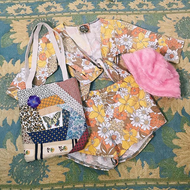 desertfoxshop's tweet photo. Feeling summery 🌻 Who thinks we should bring back these two pieces for S/S ? Such cute vibes!!! Comment below if you want cute matching tops and shorts 😍😍😍
.
.
.

#vintage #vintageshop #bohostyle #hippiestyle #slowfashion #ethicalfashion #handmade #sustainablefashion #re… https://t.co/igLd7pf6Fj