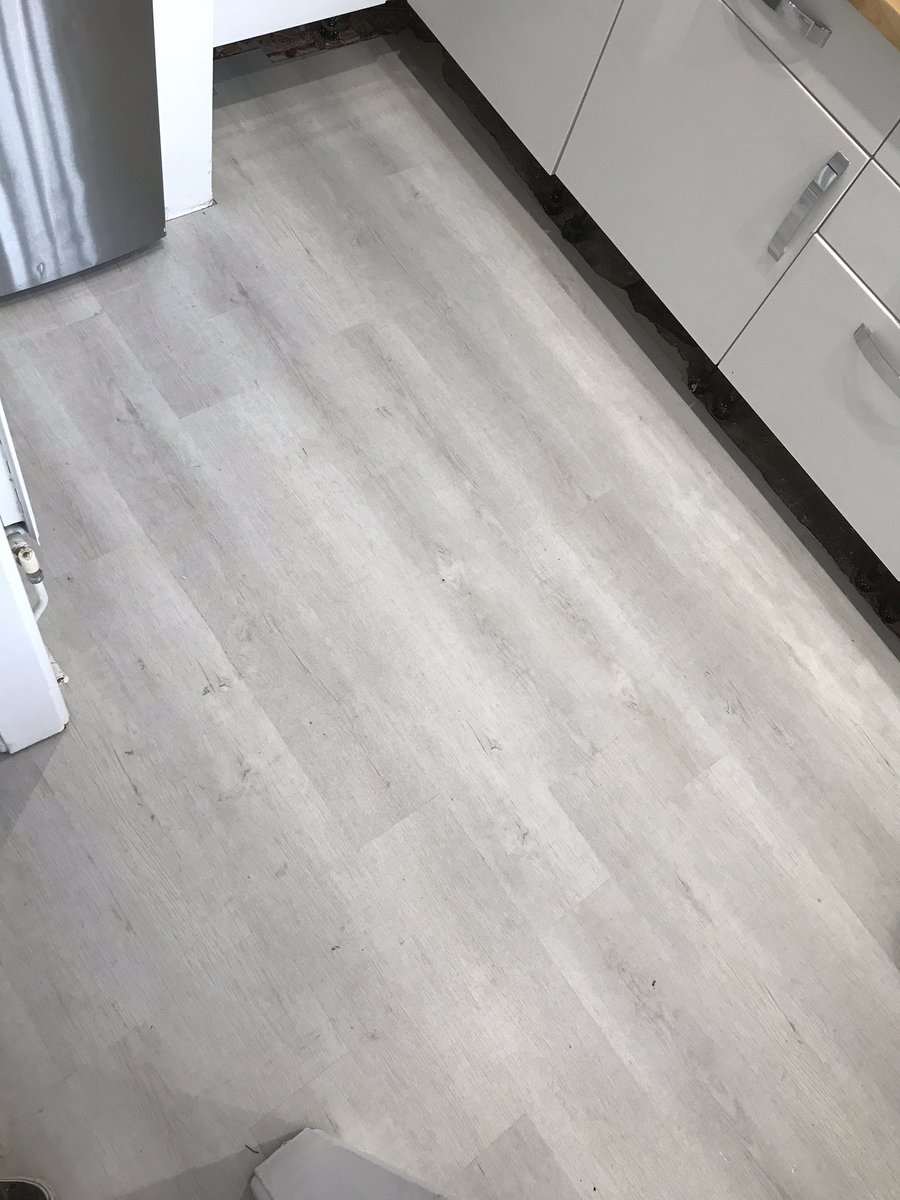 aw_flooring's tweet photo. Day 1. Fitting this Sierra Exampla-Alaskan oak👌🏼 flying through👊🏼😎 #lvt #flooring #awflooringessex https://t.co/FH1n1YJqVt