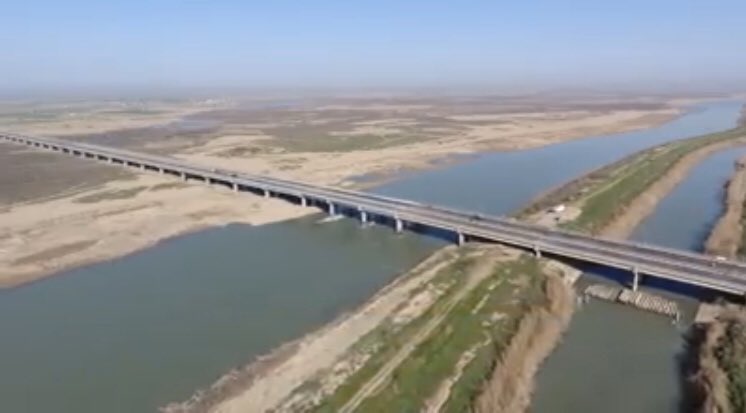 IbrahimKDajani's tweet photo. Reconstruction of #Samarraa bridge in #Iraq just completed...a very important & strategic link btwn Salah ad-Din Governorate & rest of Iraq. Will improve access to services, jobs, markets & facilitate trade. Congratulations to H.E. Minister @BangenRe Financed by @WorldBank https://t.co/4veOVVzfBy