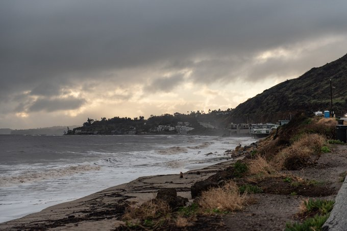 CountyofLA's tweet photo. An L.A. County beach advisory is in effect due to the presence of bacteria, debris and other hazards washed down by #LArain. Avoid contact with ocean water around storm drains, creeks &amp; rivers through at least 7 a.m. on Friday, March 13. https://t.co/AW75xHxwgM