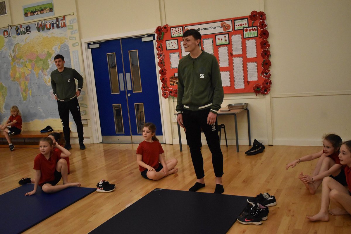WFCFoundation_'s tweet photo. 🤸♀️🏓 @WFCOfficial youngsters @samuelpaulperr2 and @JoeWillis4_ visited children at WFCCP Partner School @WhetstoneField, as part of our #EFLDayOfAction activities this afternoon.
The @WFC_Academy players joined in a gymnastics PE lesson with Year 4 pupils... #Community #WFCCP https://t.co/zeDK3AnwHr