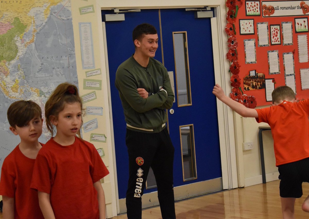 WFCFoundation_'s tweet photo. 🤸♀️🏓 @WFCOfficial youngsters @samuelpaulperr2 and @JoeWillis4_ visited children at WFCCP Partner School @WhetstoneField, as part of our #EFLDayOfAction activities this afternoon.
The @WFC_Academy players joined in a gymnastics PE lesson with Year 4 pupils... #Community #WFCCP https://t.co/zeDK3AnwHr