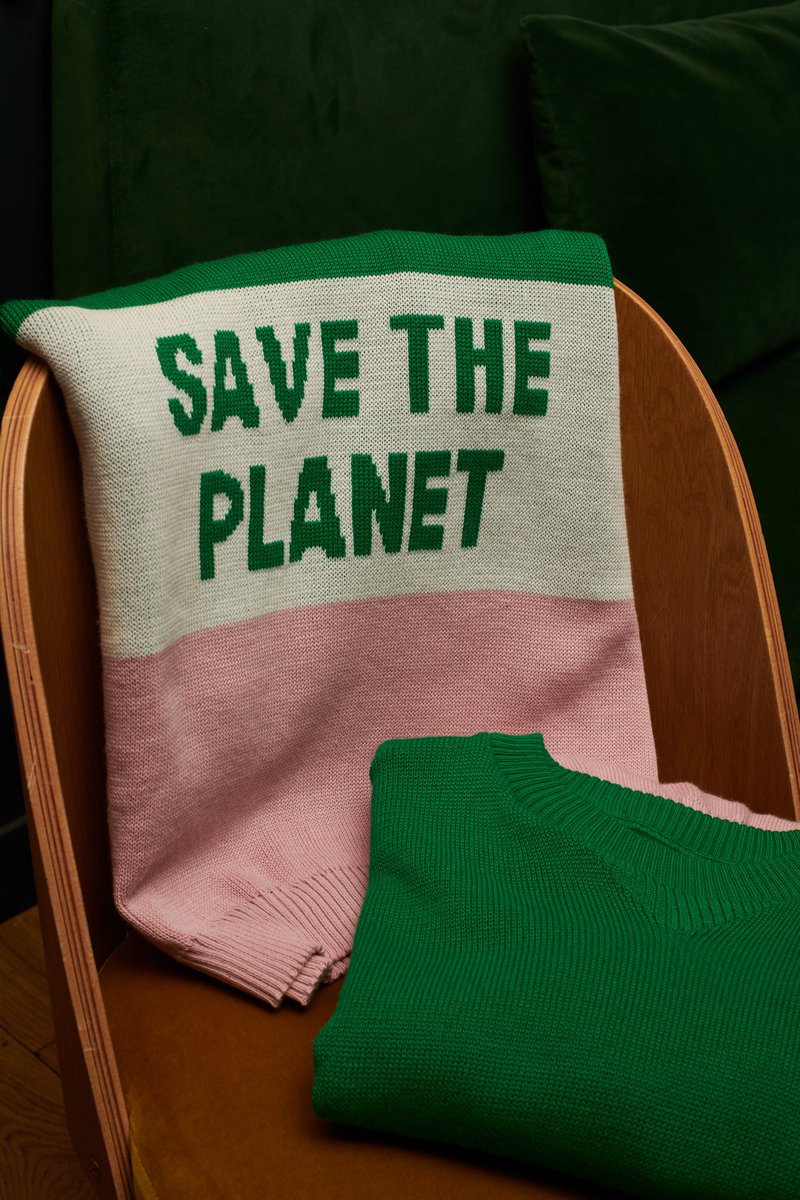 4/10 - Le savoir faire ! 

Une mode éclairée, c’est aussi mettre un savoir spécifique au service du vêtement. La technique du jacquard piqué est une belle technique française ! Nous avons également d’excellente brodeuse en France, pas besoin de partir bien loin :)
#madeinFrance