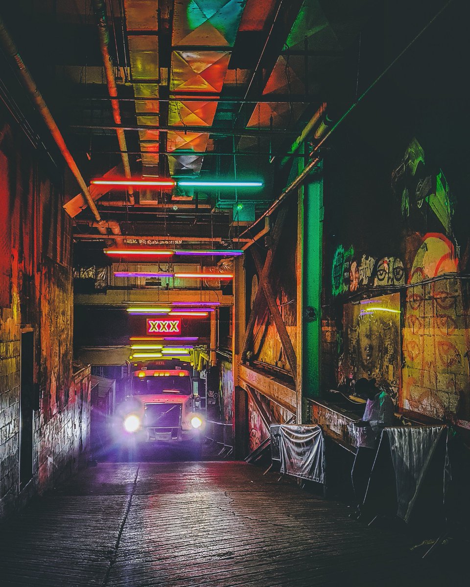 benacross's tweet photo. I wish I could remember where in New York this was taken. I may have even posted it on here before, but I love the image. A quick snapshot taken on my phone. #nyc #newyork #manhattan #samsung #streetphotography #neon #neonlights #colours https://t.co/FSQqz5We0c