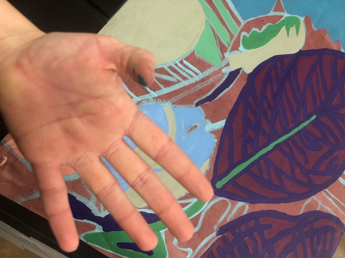 alyssuh_marie's tweet photo. Stopped in to help with the mural in between classes :) I’m interested to see what it looks like when it’s all done! #mcom01 https://t.co/VaRJnD1LRp