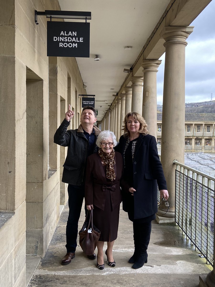 Reece Dinsdale On Twitter I M Extremely Proud To Be A Patron Of Thepiecehall In Halifax When My Father Died Recently Nickychanthomp Decided They Would Honour Me Dad By Naming A