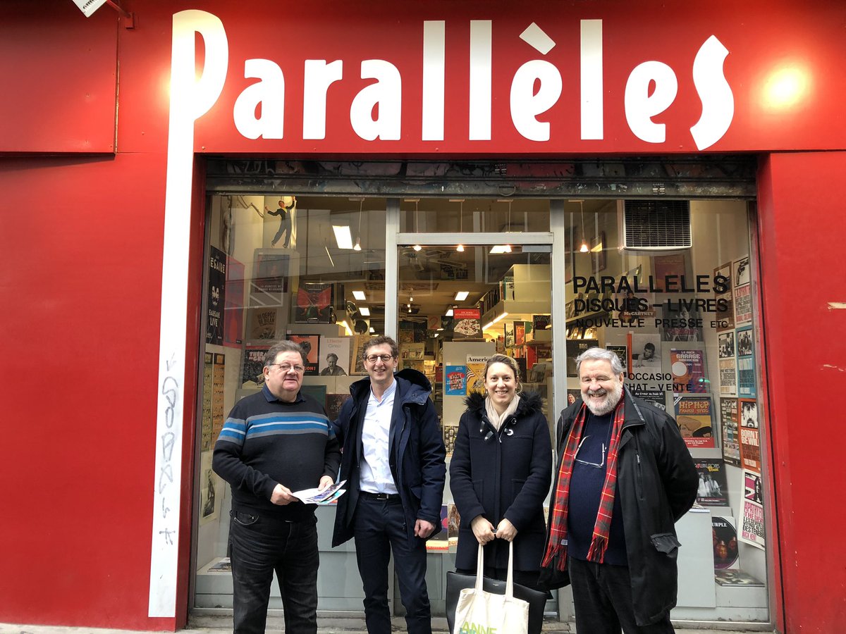 NousParisCentre's tweet photo. Cet après-midi, @ArielWeilT est allé rencontrer les commerçants du Quartier Saint-Honoré dans #Paris1. Librairies, salons de coiffure, cafés, bistrots, bijouteries... ils font la richesse de #ParisCentre ! https://t.co/HUGJoEoVWQ
