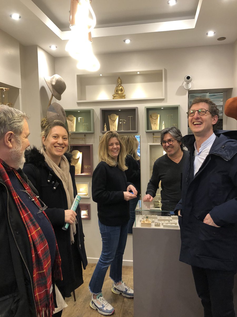 NousParisCentre's tweet photo. Cet après-midi, @ArielWeilT est allé rencontrer les commerçants du Quartier Saint-Honoré dans #Paris1. Librairies, salons de coiffure, cafés, bistrots, bijouteries... ils font la richesse de #ParisCentre ! https://t.co/HUGJoEoVWQ