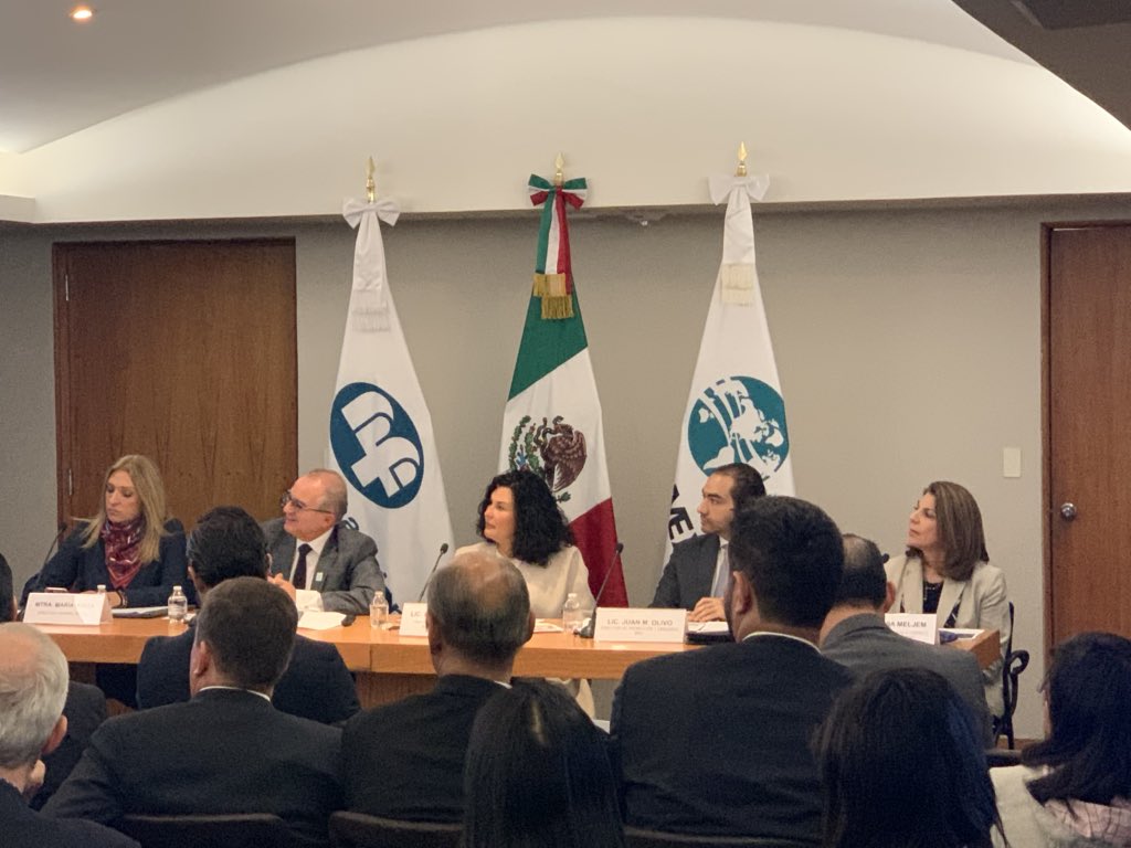 marta_vaca's tweet photo. Encantada de escuchar que @NafinOficial @BMVMercados @BIVAMX @bancomext y el @cceoficialmx se unen para afirmar que el buen gobierno corporativo es lo que cualquier empresa debe buscar para apostarle a su permanencia en el largo plazo. #CertificacionPRIME https://t.co/z8cHcjQDaT