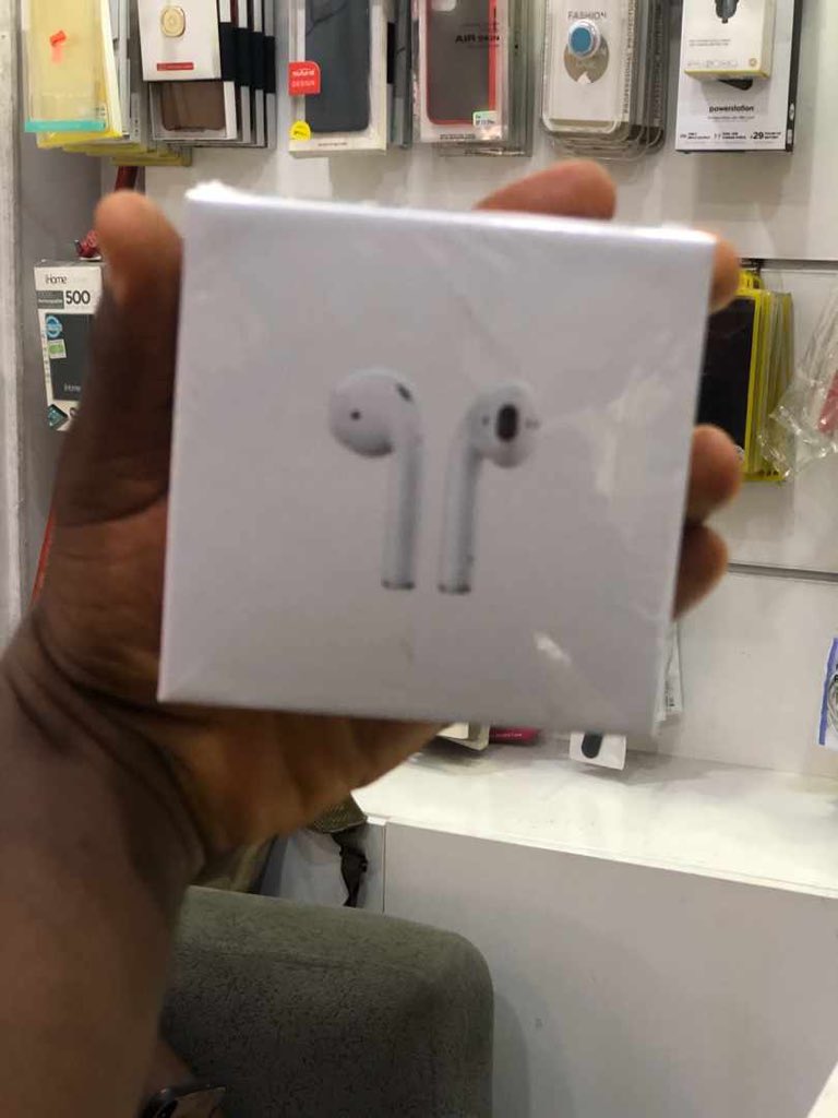 elkaygadgets's tweet photo. Brand new AirPods 2 wireless for sale @ 60k
Brand new Apple Watch, series 5, 40mm for sale @ 170k
@blvck_Witch @Le_xibit kindly help retweet 🙏🏽🙏🏽 https://t.co/0pM35Ncn4x