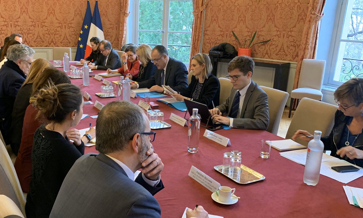 [#COVID19] L'alimentation est une priorité : le gouvernement met tout en œuvre pour assurer la continuité de l'activité des entreprises de l'#alimentation. <a href="/dguillaume26/">Didier GUILLAUME</a> <a href="/AgnesRunacher/">Agnès Pannier-Runacher 🇫🇷🇪🇺</a> <a href="/FCDfrance/">Fédération du Commerce et de la Distribution</a> <a href="/lacoopagricole/">La Coopération Agricole</a> <a href="/intermarche/">Intermarché</a> <a href="/leclerc/">E.Leclerc</a> <a href="/ANIA_FRANCE/">ANIA</a>