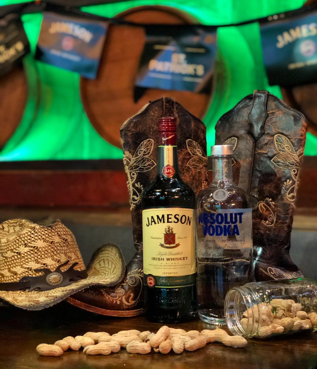 OldCrowSmokehse's tweet image. Beat the lines with VIP #BottleService for #StPatricksDay! 🍀🍾 
#OldCrowRN #RiverNorth 
Tickets still available to the Chicago River Crawl and the Chicago Shamrock Crawl Saturday, March 14th!
chicagorivercrawl.com
chicagoshamrockcrawl.com