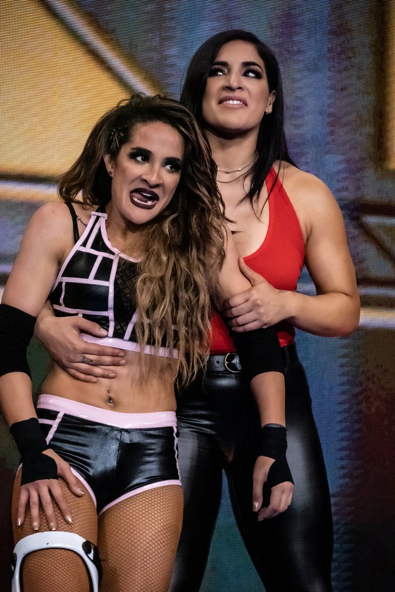 ThrillHolder's tweet photo. 📸Victory for #KingKota 👑 @DakotaKai_WWE in the cage match. With @RaquelWWE by her side, they will be unstoppable in #NXT.

#NXTonUSA | #NXTFSLive https://t.co/HGyW1ivlrg