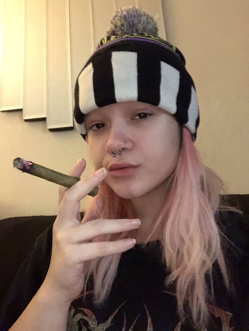 good morning!😈 say it back 🖤 rt for a dm https://t.co/puP7jUFd1u