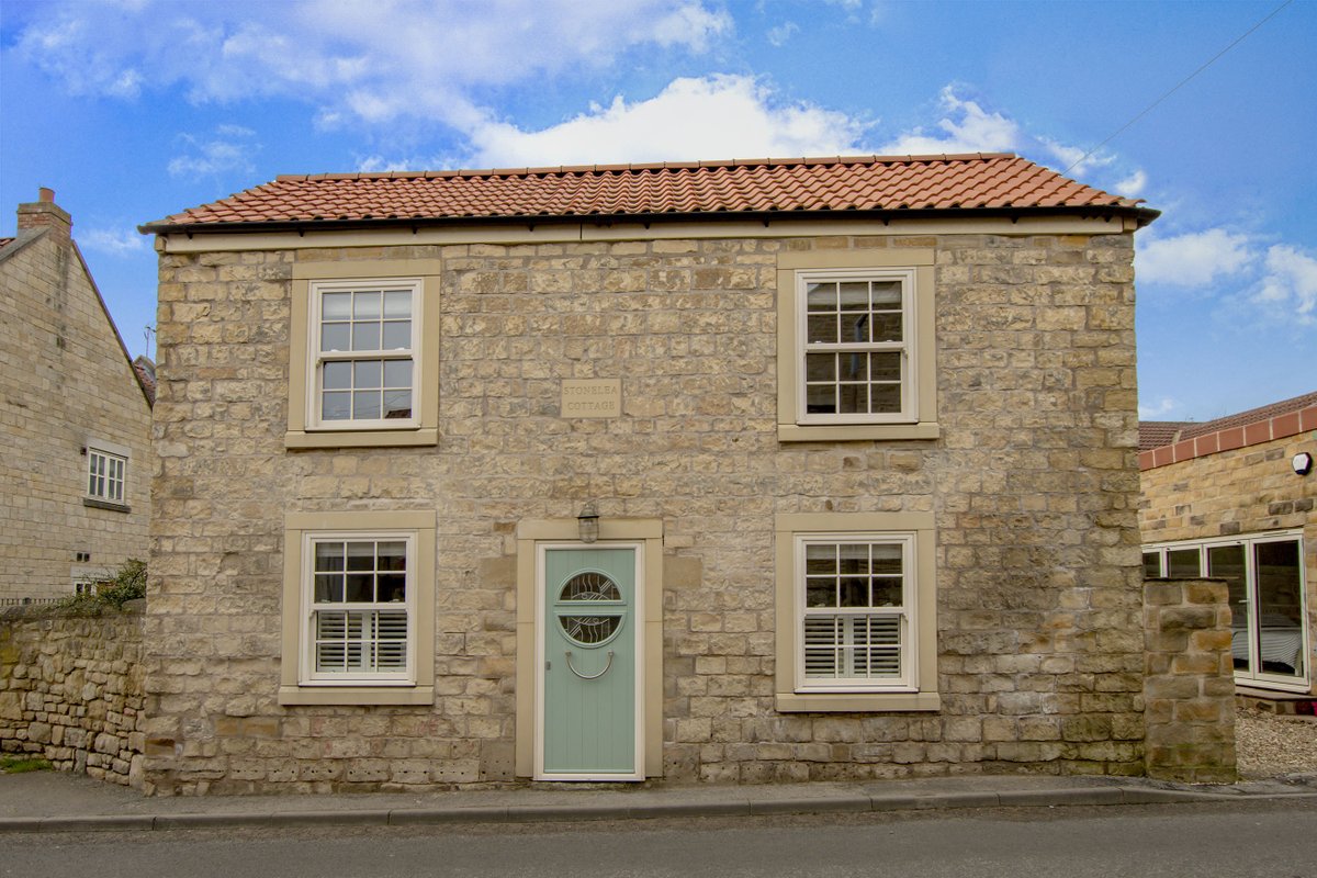 RHEstates's tweet photo. Character #cottage with annex providing comfortable independent living
☎ 01302 751616
 #RobinsonHornsby #RHSales #RH #Yourdoncasterestateagent #Braithwell #doncasterisgreat #doncasterproperty #TuesdayThoughts #lovethishouse #Southyorksbiz @YorkshireProps
https://t.co/iN30A0OnLI https://t.co/NniMOO8Hy4