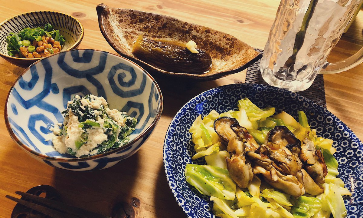 ハイヂ V Twitter 春牡蠣とキャベツのバター醤油焼き 茄子の丸煮 小松菜の白和え 味噌汁 なめこ キャベツ 青葱 夕飯 晩酌 献立