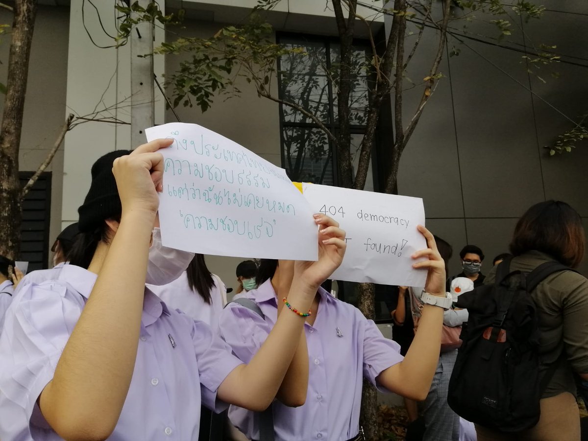 TLHR2014's tweet photo. #TLHR’s overall report in Feb 2020 covered students’ #flashmob campaigns and obstacles, the censure debate on the government’s #io-related issues, charges on the computer-related crime of Twitter user #Niranam, and TLHR’s key case updates.
>>>https://t.co/W1JLz1ZL89 https://t.co/l796Z91eXe