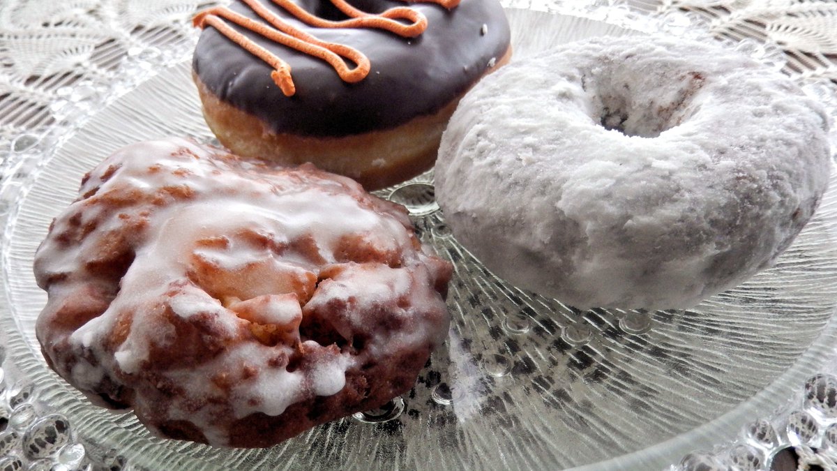 ATDonuts1's tweet photo. Apple fritter is a joy of breakfast for many doughnut lovers. https://t.co/ECvbvhaxi7