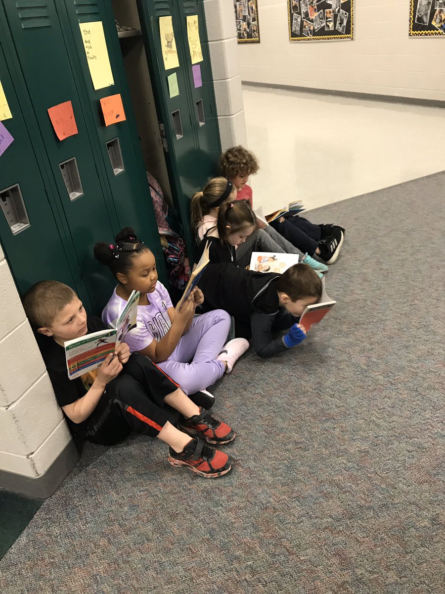 missschoonover's tweet photo. Read around Woodland! #MIRM https://t.co/WTGJSwg9fh