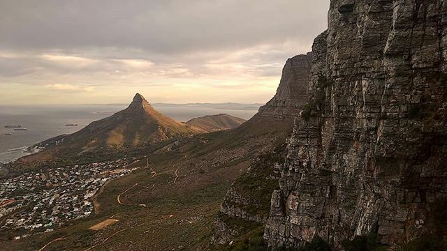 martinvonfintel's tweet photo. Sunrise 👌
.
.
.
#thisissouthafrica #hikemzantsi #awesomeearth #lifeofadventure #exploremore #goexplore #keepitwild #adventurethatislife #timetoplay #getagrip #neverstopexploring #adventurephotography #summitup #changeyouraltitude #optoutside #outside… https://t.co/ugQbXM36jH https://t.co/yJocE220VS