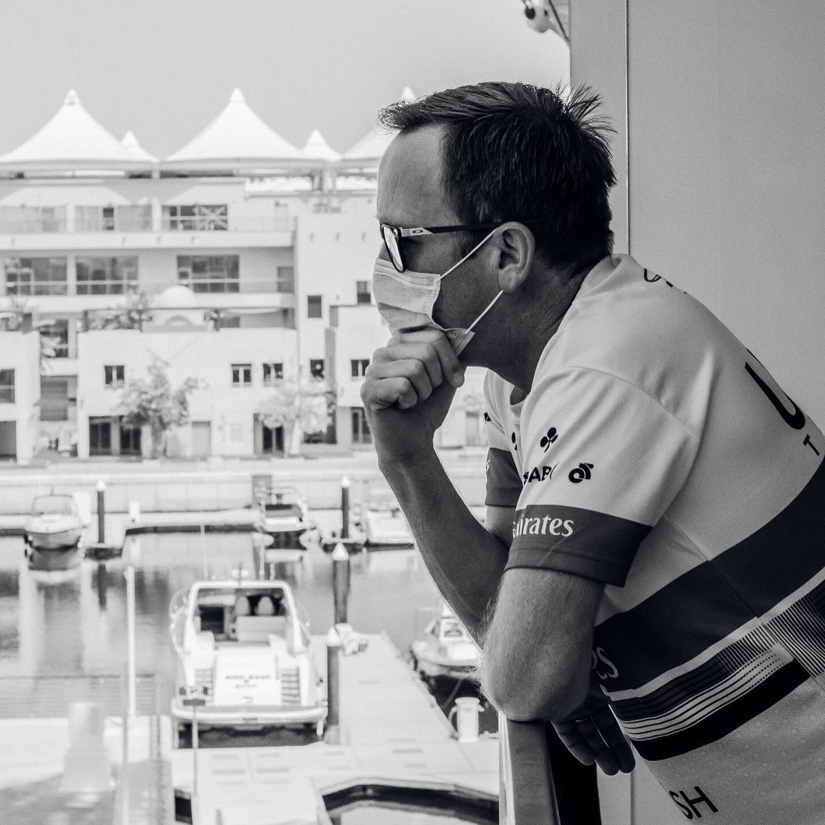 JeroenSwart's tweet photo. Still here. Still together. One team. #ridetogether @TeamUAEAbuDhabi #TheW #corona 📷 Lorenzo Verdinelli https://t.co/efYZpHifuD