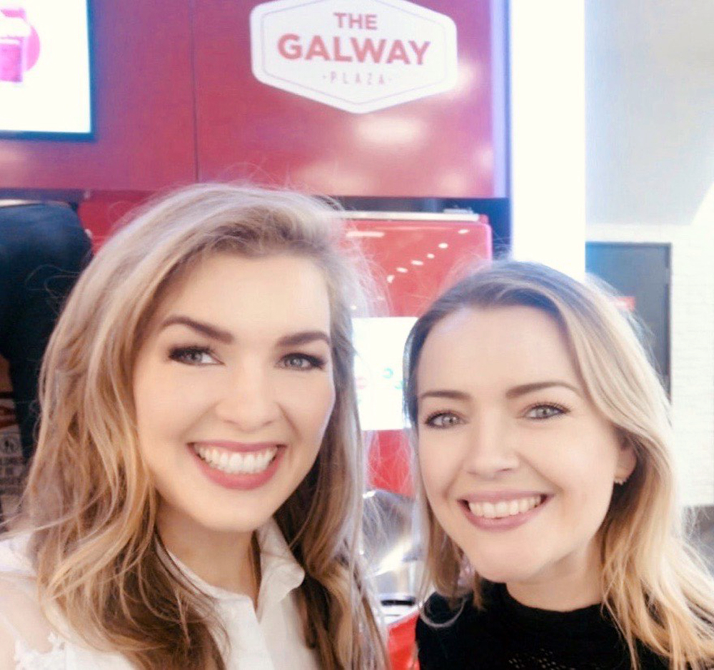 TheAvondhu's tweet photo. Weather switch-up for Seachtain na Gaeilge on RTÉ https://t.co/EpgFU0IoQF via @TheAvondhu #WeatherSwap @rteweathergirls @rte @TG4TV @CaitlinNicAoidh @helcurran https://t.co/kzKwvSleXk