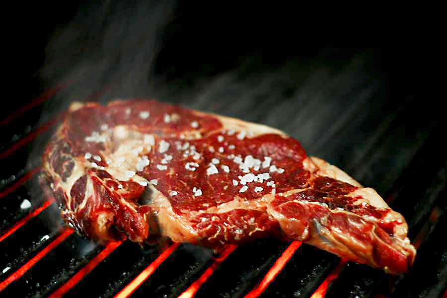 Referencia en carnes.
Disfruta nuestros asados al horno o a la parrilla.
Encuentra el maridaje ideal para cada ocasión en la exclusiva selección de nuestra vinoteca.

Recuerda reservar tu mesa para vivir la experiencia.
Parking gratuito.
#elhigueron #restaurante