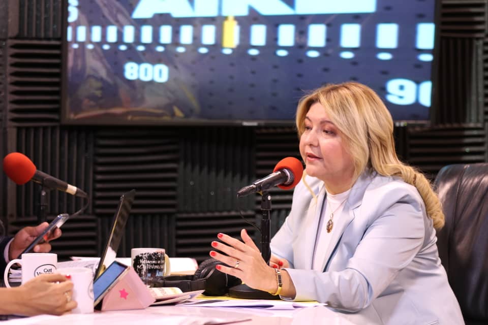 #10Mar Min. de Comercio Nacional, @EneidaLayaPsuv: estamos haciendo un equipo con la ZODI,con los líderes políticos, con el CLAP para revisar las estructura de costos con los comerciantes, y llegar a un acuerdo, para llegar a una economía real y no especulativa
#ANCGarantíaDePaz
